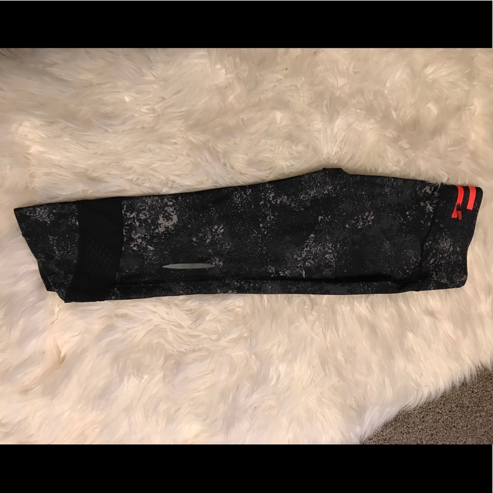 Under Armour - size small